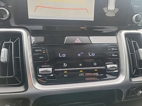 Certified 2023 Kia Sorento S FWD image 18