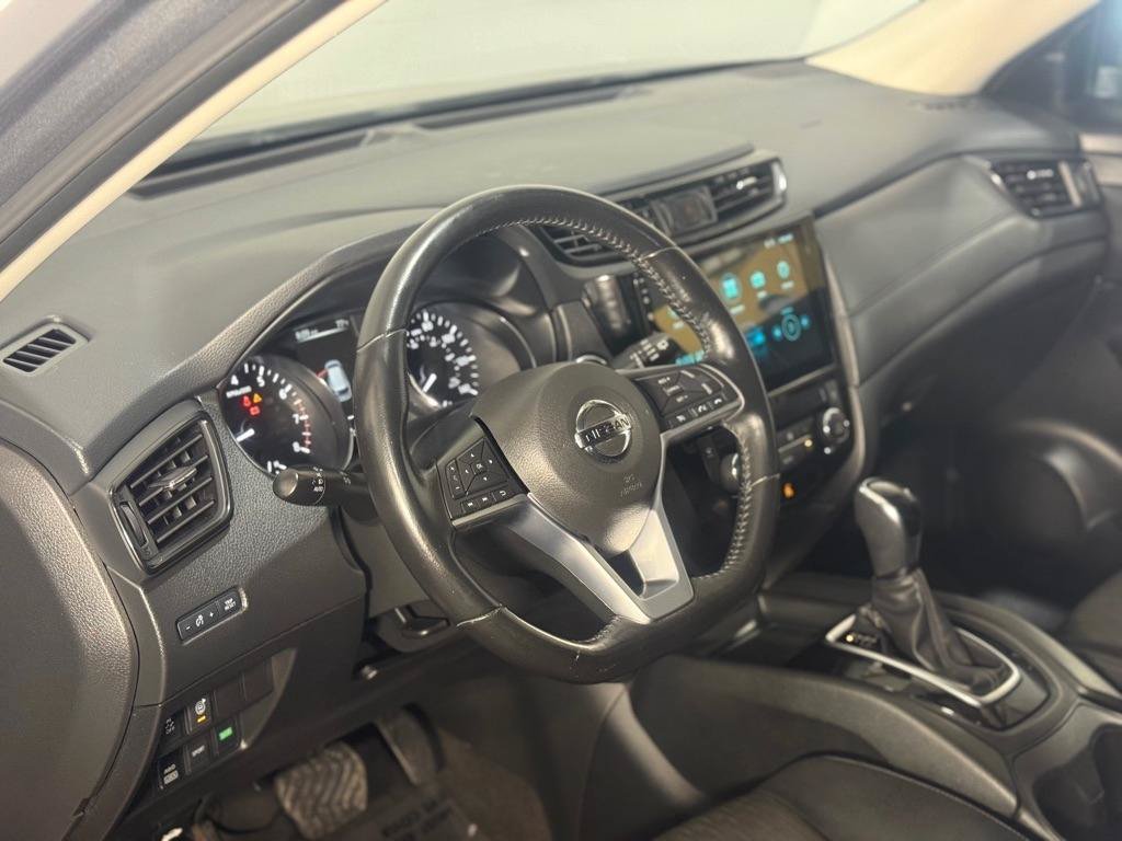 Used 2017 Nissan Rogue SV AWD/4WD image 33