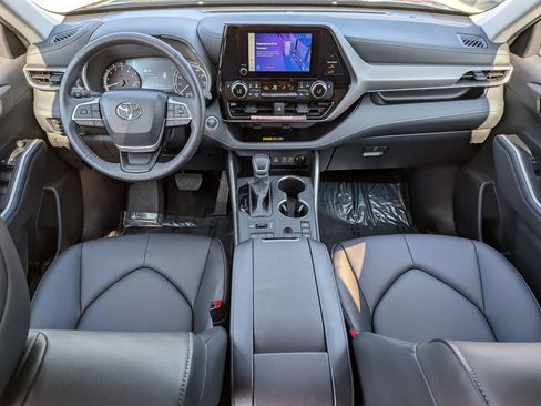 Used 2026 Toyota Highlander XLE AWD/4WD image 5