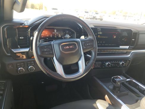 Used 2022 GMC Sierra 1500 SLT w/ SLT Premium Plus Package AWD/4WD image 19
