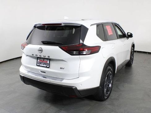 Certified 2024 Nissan Rogue SV FWD image 4