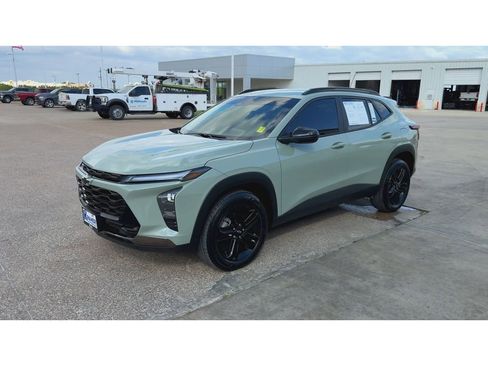 Used 2025 Chevrolet Trax ACTIV w/ Driver Confidence Package image 4