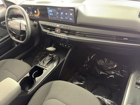 Used 2025 Kia K4 FWD image 24