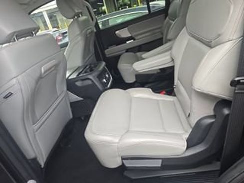 Used 2025 Ford Expedition Active AWD/4WD image 12