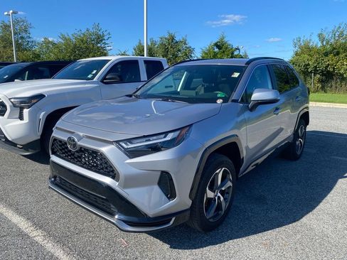 Used 2025 Toyota RAV4 SE w/ Weather & Moonroof Package AWD/4WD image 4