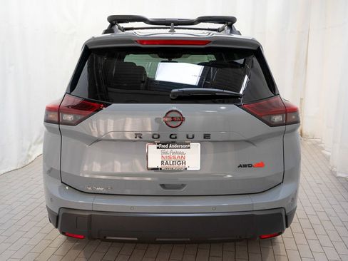 Certified 2025 Nissan Rogue SV image 4