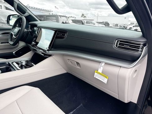 New 2026 Jeep Grand Wagoneer 2WD image 33