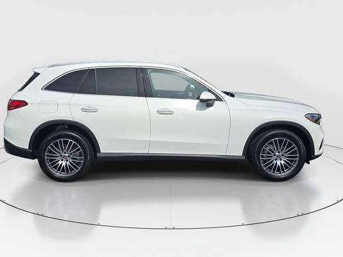 Used 2025 Mercedes-Benz GLC 300 image 4