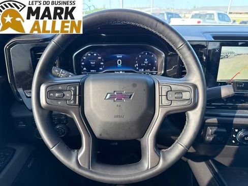 Used 2025 Chevrolet Silverado 2500 ZR2 w/ Technology Package AWD/4WD image 11