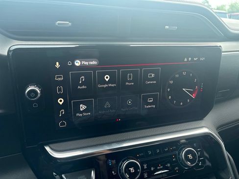 Used 2024 GMC Sierra 1500 Denali w/ Technology Package AWD/4WD image 3