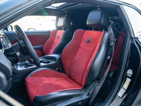 Used 2017 Dodge Challenger R/T Scat Pack w/ Leather Interior Group RWD image 17