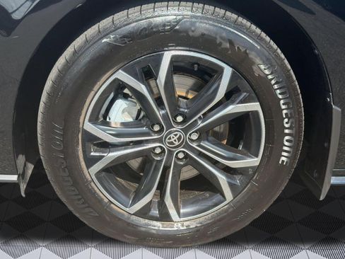 Used 2025 Toyota Sienna Platinum AWD/4WD image 13