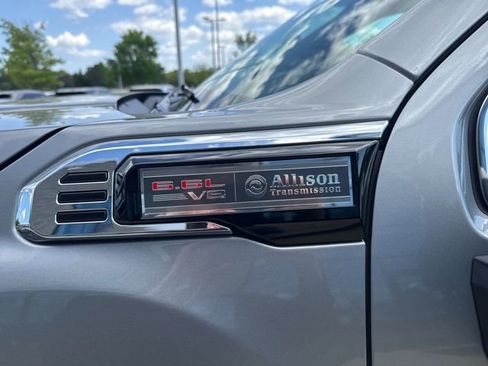 Used 2025 GMC Sierra 2500 SLT w/ SLT Premium Package image 10