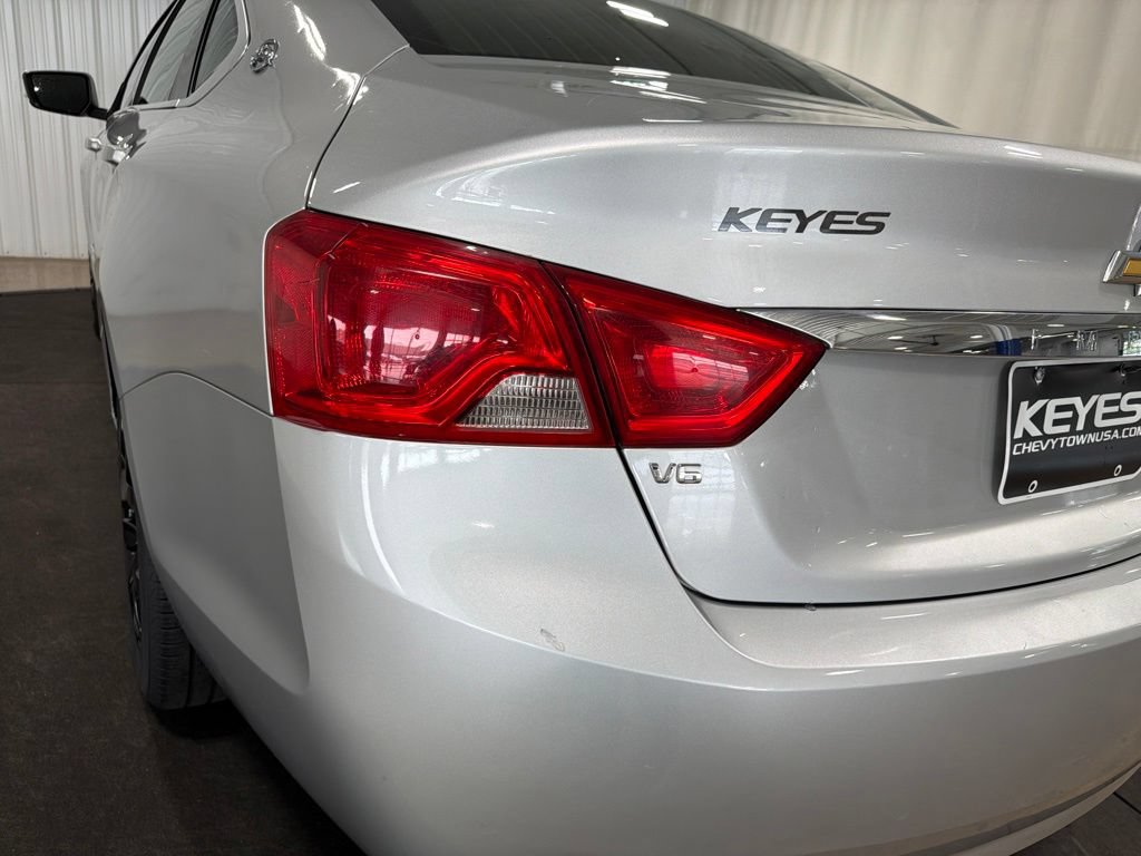 Used 2016 Chevrolet Impala LT FWD image 15