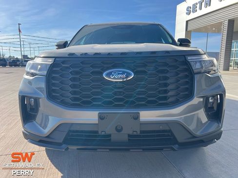 New 2026 Ford Explorer ST-Line w/ ST-Line Street Pack image 8