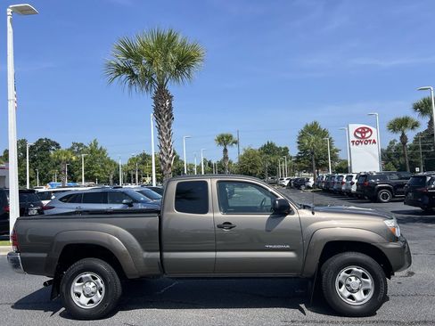 Used 2014 Toyota Tacoma PreRunner w/ SR5 Package RWD image 11