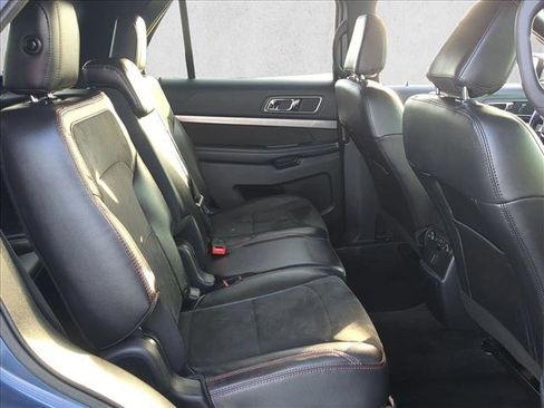 Used 2018 Ford Explorer XLT w/ Equipment Group 202A FWD image 20