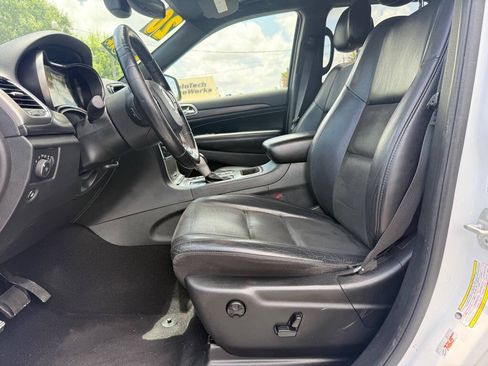 Used 2020 Jeep Grand Cherokee Altitude RWD image 10