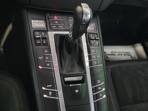 Used 2018 Porsche Macan AWD/4WD image 15