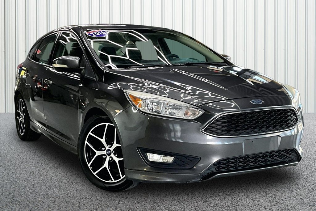 Used 2016 Ford Focus SE w/ SE Sport Package FWD image 1