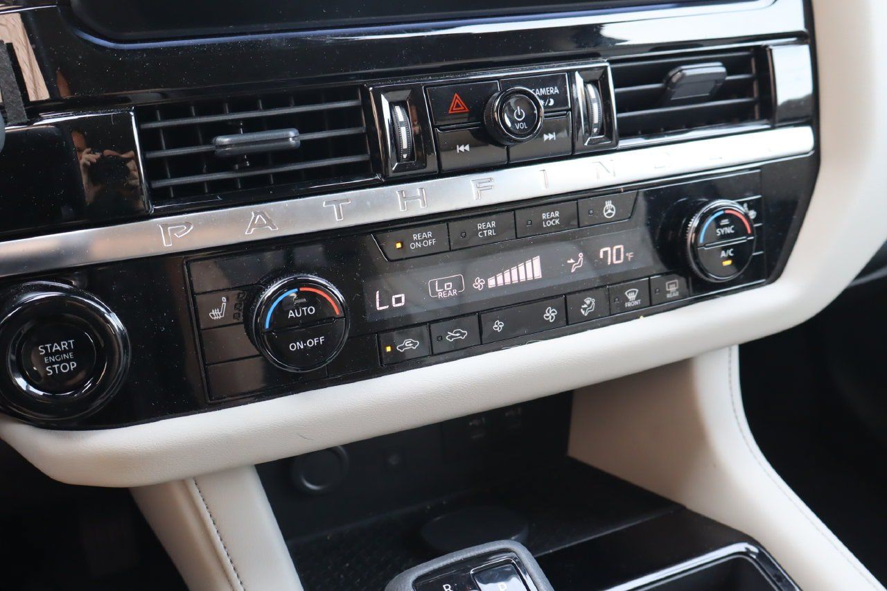 Used 2026 Nissan Pathfinder SL FWD image 25