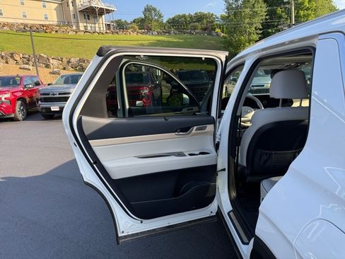 Used 2024 Hyundai Palisade Limited AWD/4WD image 24