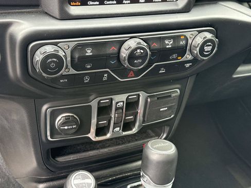 Used 2022 Jeep Gladiator Overland w/ Popular Equipment Package AWD/4WD image 7