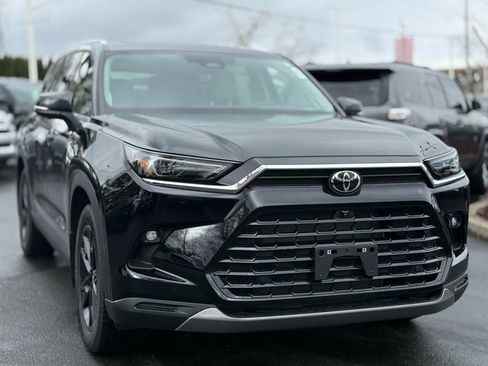 Certified 2025 Toyota Grand Highlander AWD image 7