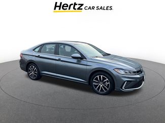 Used 2025 Volkswagen Jetta SE video 1