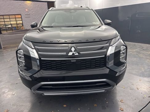 New 2025 Mitsubishi Outlander SE image 8