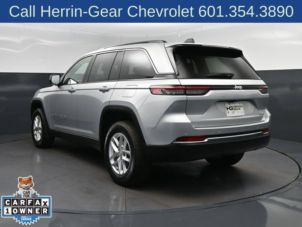 Used 2025 Jeep Grand Cherokee Laredo X w/ Luxury Tech Group I RWD image 5