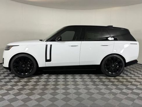 Used 2025 Land Rover Range Rover SE AWD/4WD image 3