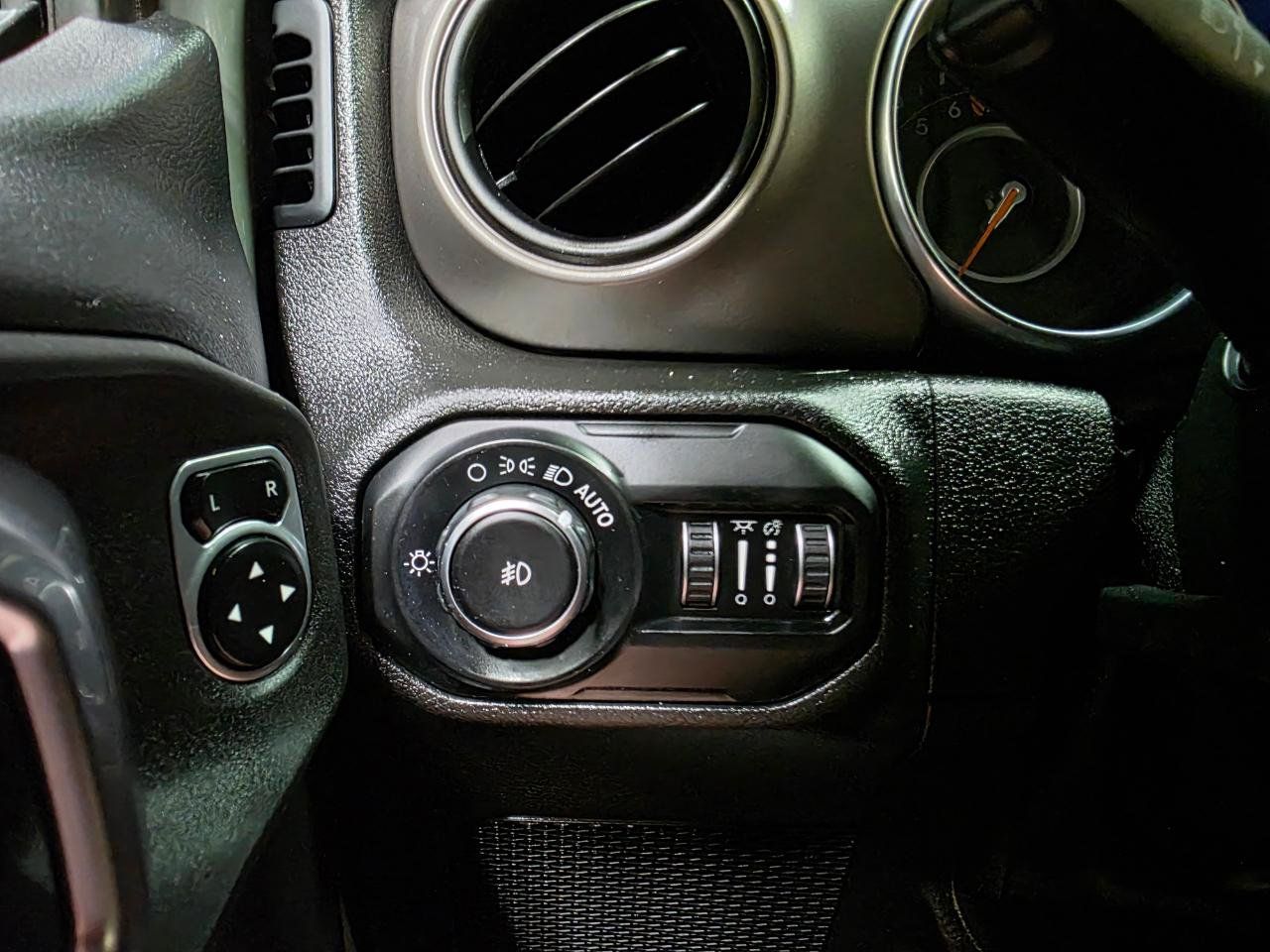 Used 2018 Jeep Wrangler Unlimited Sport S AWD/4WD image 35