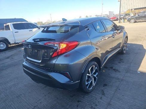 Used 2018 Toyota C-HR XLE image 3