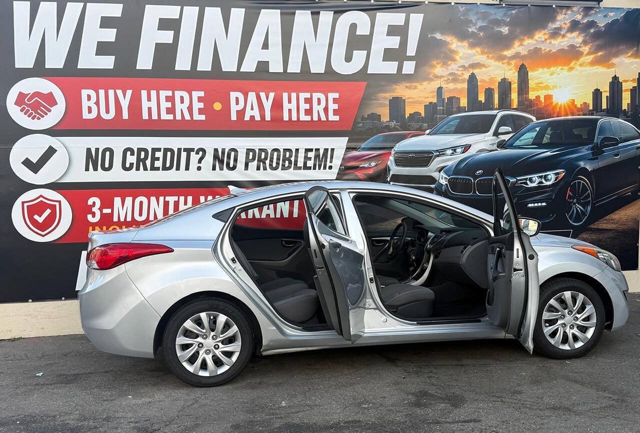 Used 2012 Hyundai Elantra GLS FWD image 4