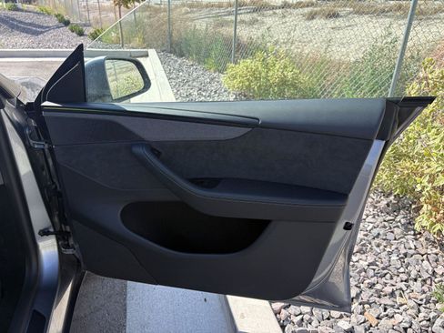 Used 2026 Tesla Model Y Long Range RWD image 22