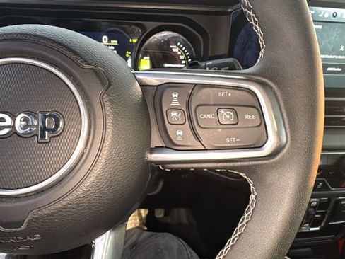 Used 2025 Jeep Wrangler Unlimited Sahara w/ Safety Group AWD/4WD image 18