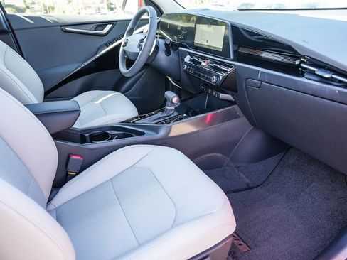 Certified 2025 Kia Niro EX FWD image 18