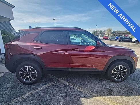 Used 2025 Chevrolet TrailBlazer LT image 3