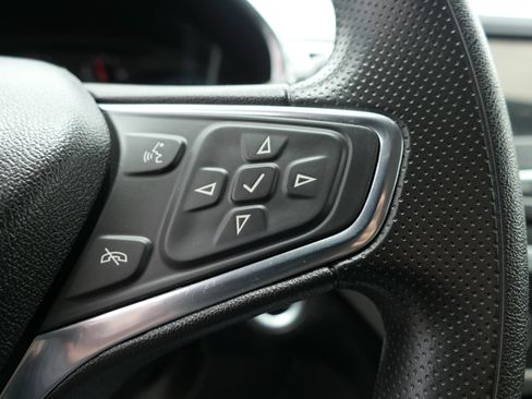 Used 2019 Chevrolet Equinox LS AWD/4WD image 16