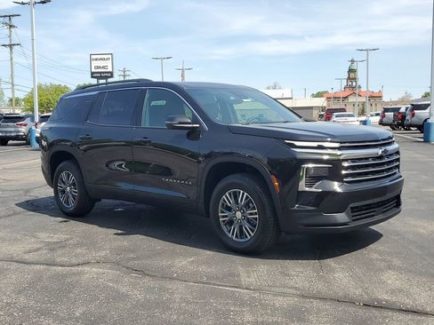New 2026 Chevrolet Traverse LT w/ Driver Confidence Package AWD/4WD image 9