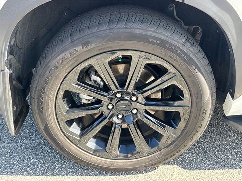 Used 2024 Toyota Highlander Limited image 17