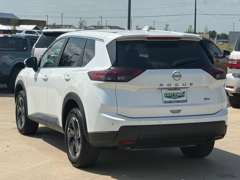 Used 2024 Nissan Rogue SV FWD image 5
