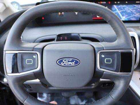 Used 2025 Ford Expedition Active AWD/4WD image 25