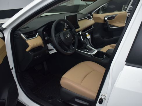 Used 2025 Toyota RAV4 LE image 12