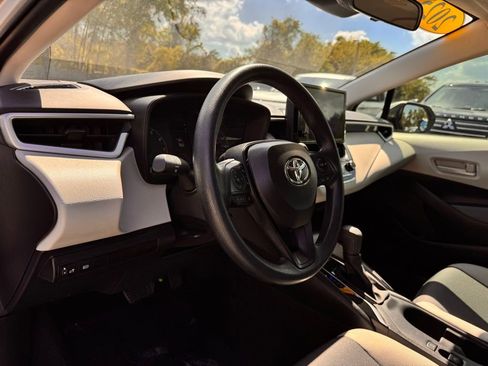 Used 2025 Toyota Corolla LE image 33