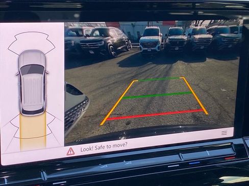 Certified 2025 Volkswagen Atlas Cross Sport SE w/ Panoramic Sunroof Package image 14
