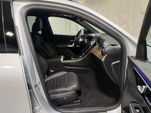 Used 2025 Mercedes-Benz GLC 350e 4MATIC image 7