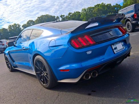 Used 2019 Ford Mustang Shelby GT350 w/ Technology Package RWD image 35