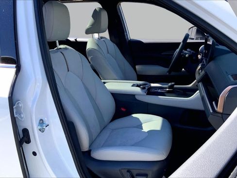 Used 2026 Toyota Grand Highlander AWD Hybrid image 9